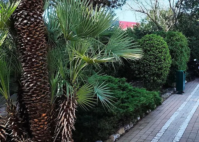 Ibis Budget Est La Giniesse 2* بزييه